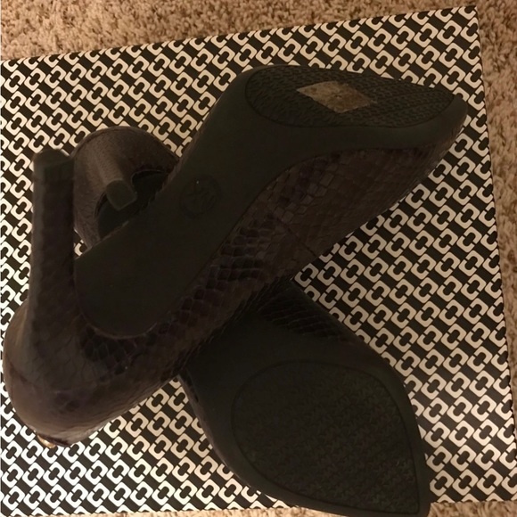 NWOT MICHAEL Michael Kora 2 1/2 inches pump in plum color and snake skin… - Picture 9 of 9